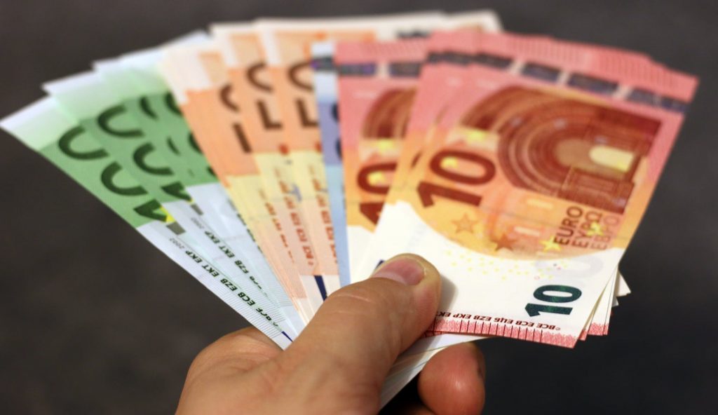 Profesoroaica din Germania, nicio zi la catedră, salariu crescut 17 ani