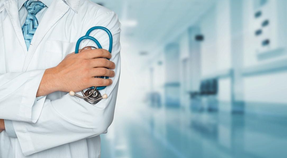 Medicii, pe prima scenă: încredere maximă, dar vaccinele sunt sub semnul întrebării