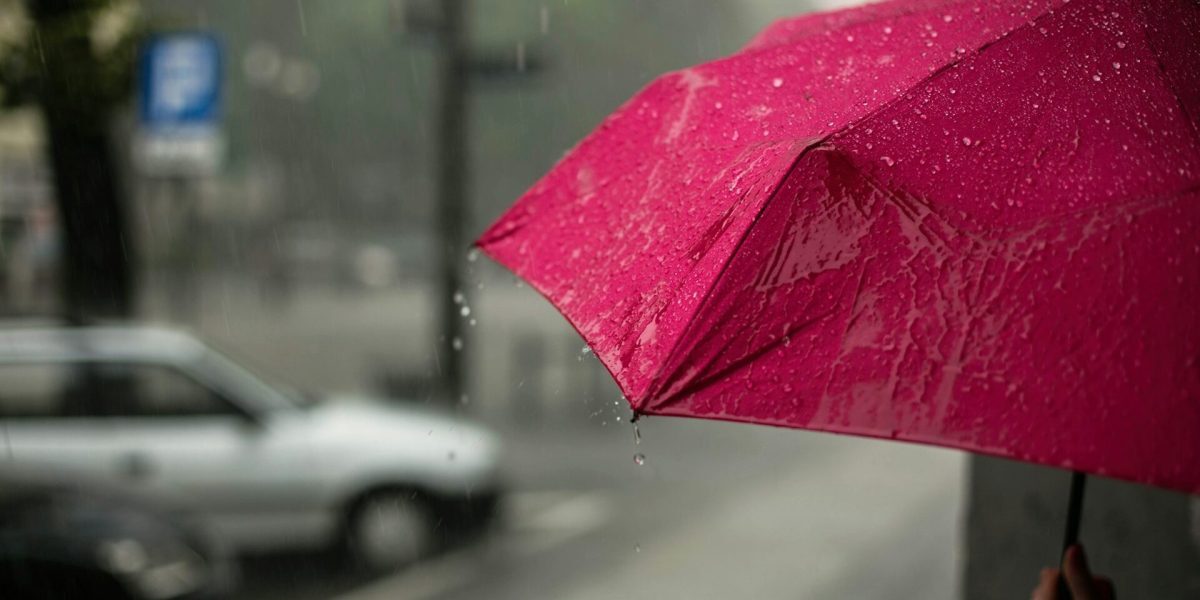 București sub cod galben de furtună. Vin vijelii și ploi, scad ușor temperaturile
