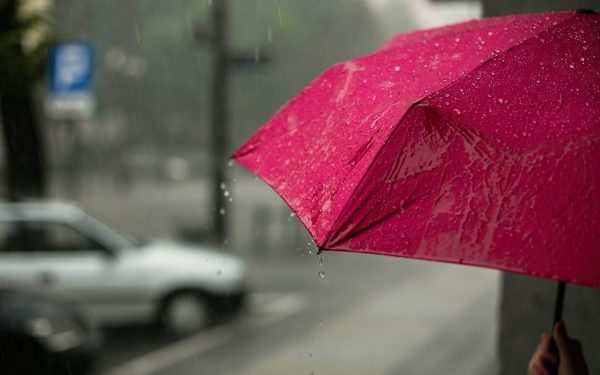 București sub cod galben de furtună. Vin vijelii și ploi, scad ușor temperaturile