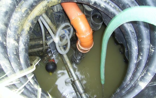 Pantelimon blocat: Surpare colector apeduct, apă sistată
