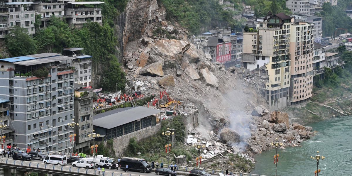 China sub stânci: 8 morți, 34 dispăruți după dezastru