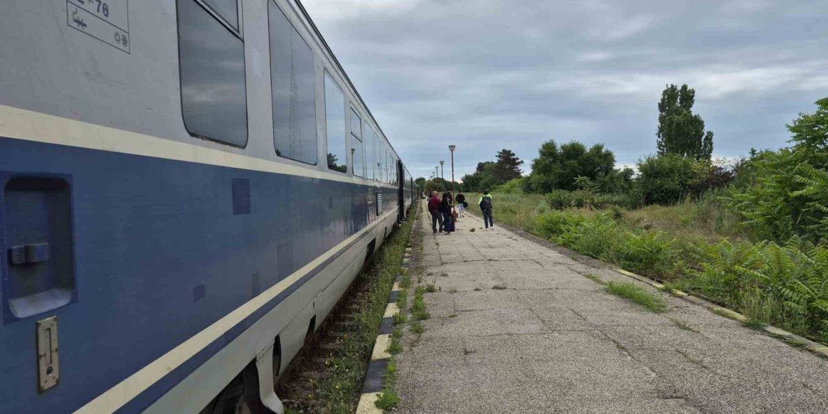 O șină ruptă între Eforie blochează trenurile spre București și litoral