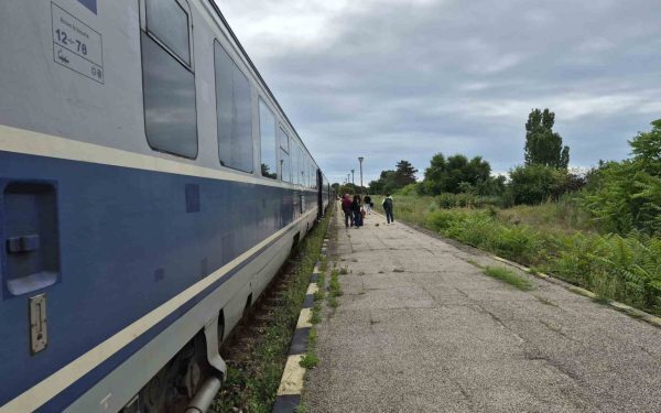 O șină ruptă între Eforie blochează trenurile spre București și litoral