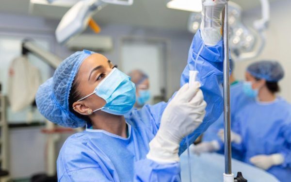 Salarii noi în Sănătate: Ce primesc medicii, asistenții și infirmierele