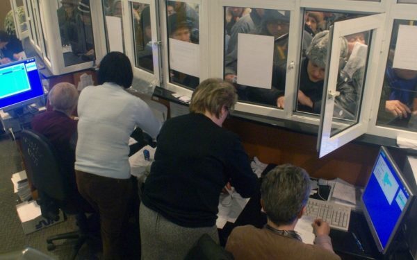 Reformă radicală în administrație: dispare funcții, apar șefi noi