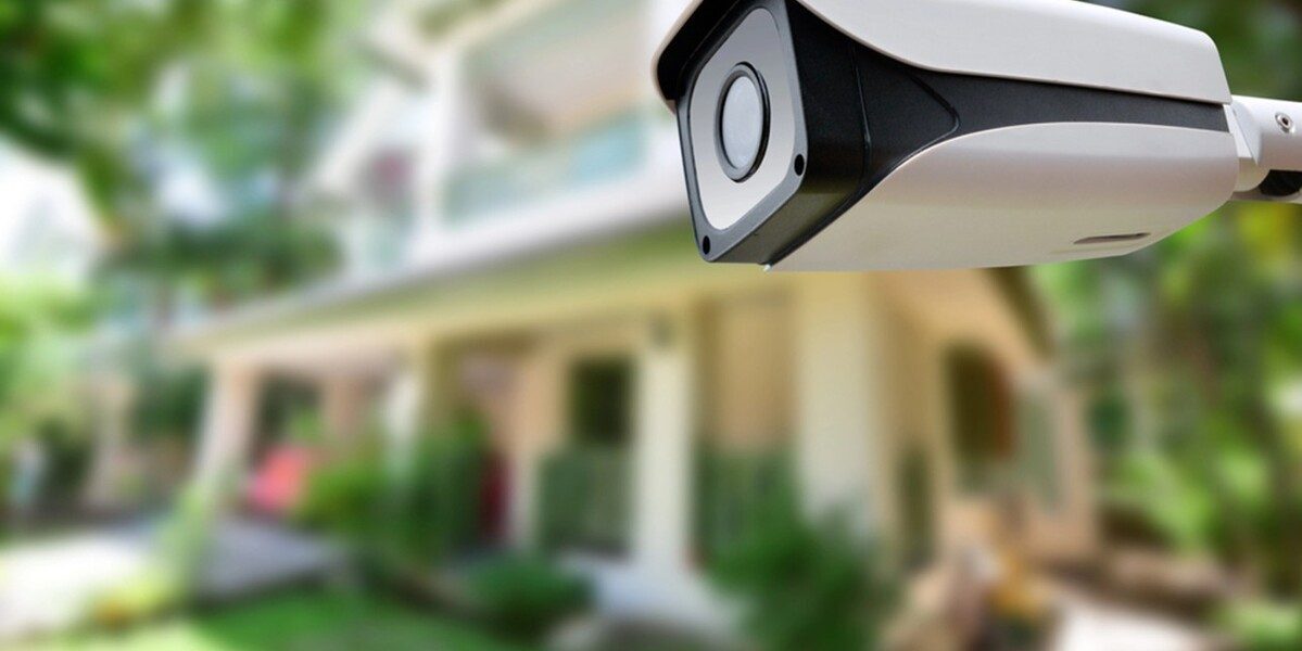 DVR vs NVR: Care supraveghează mai bine camerele tale