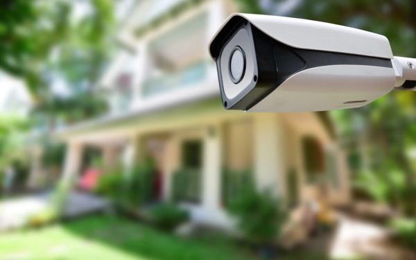 DVR vs NVR: Care supraveghează mai bine camerele tale