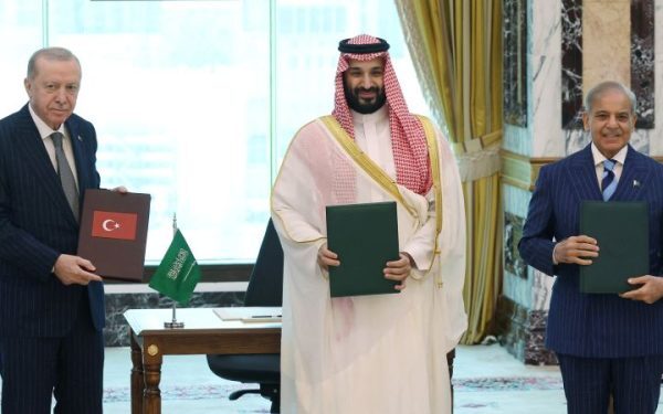 Arabia Saudită: Tensiuni pe front, aliați militari invitați în joc