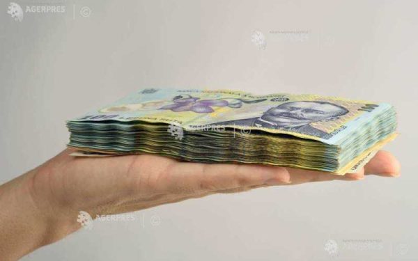 19 ani și 100.000 de lei înșelați: Tânăr reținut de Poliție