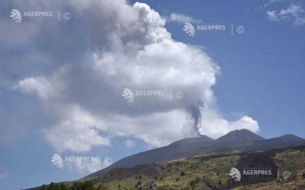 ETNA blochează cerul: Zboruri anulate în Sicilia
