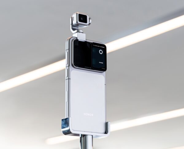 Honor Robot Phone revoluționează: primul smartphone cu gimbal mecanic