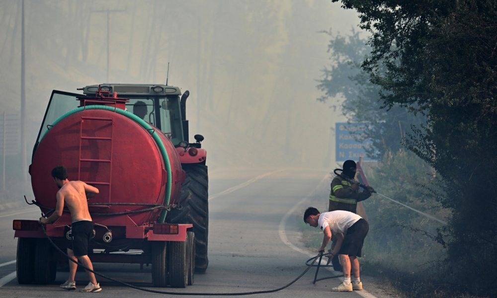 Incendiu în Siviri: Evacuare pe mare