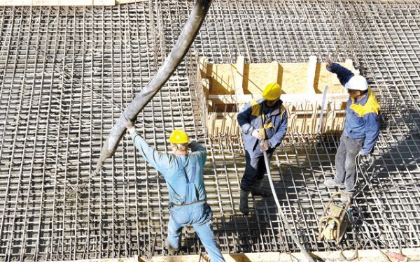 România: 20 de sectoare angajează, dar economie pierde salariați