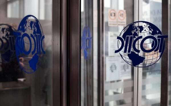 Percheziții DIICOT: 79 de locuri vizate, contrabandă cu țigări țintită
