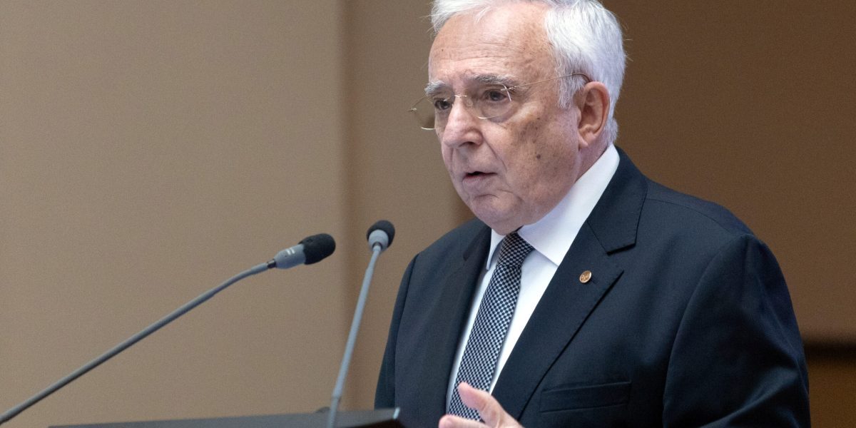 Isărescu: Leu-euro, flexibil. Plutește unde trebuie