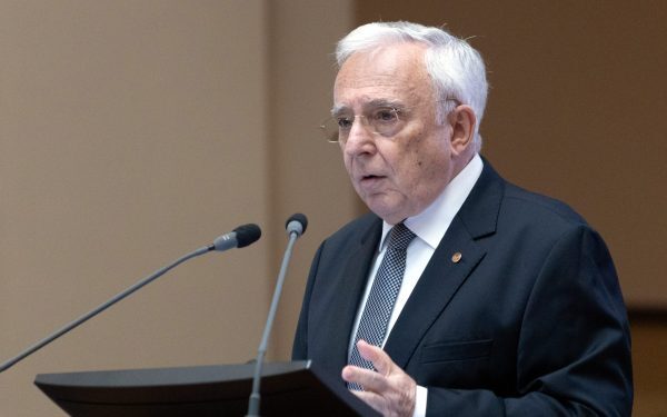 Isărescu: Leu-euro, flexibil. Plutește unde trebuie