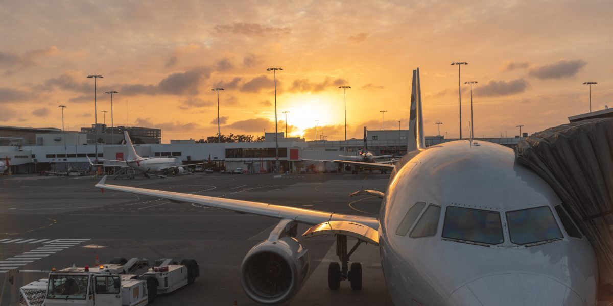 Airbus A320 evită la limită Boeing Qatar Airways pe aeroport