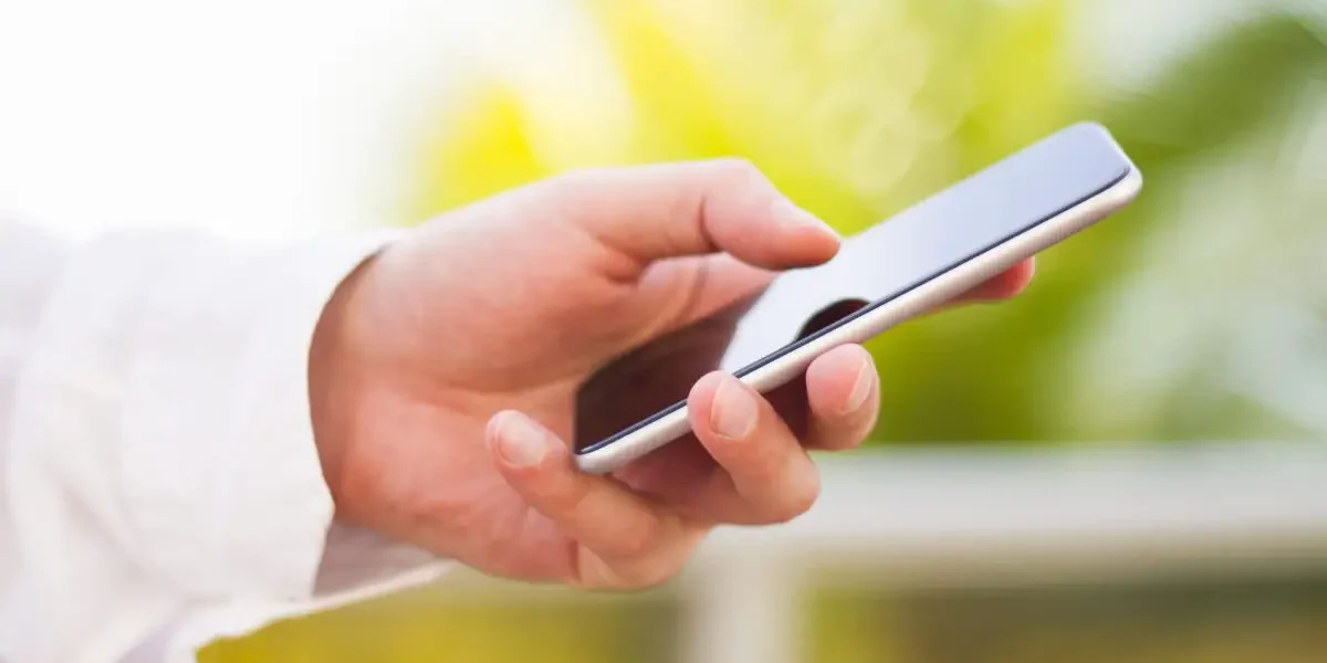 Telefon personal pentru muncă: Ești obligat să-l folosești