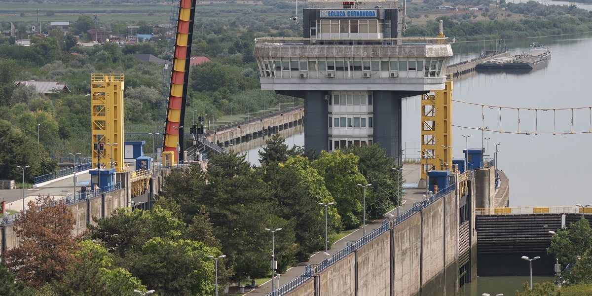 Cernavodă: Unitatea 2, sub siguranță energetică 9 zile după scufundarea barjelor