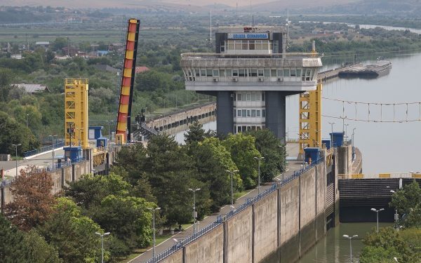 Cernavodă: Unitatea 2, sub siguranță energetică 9 zile după scufundarea barjelor