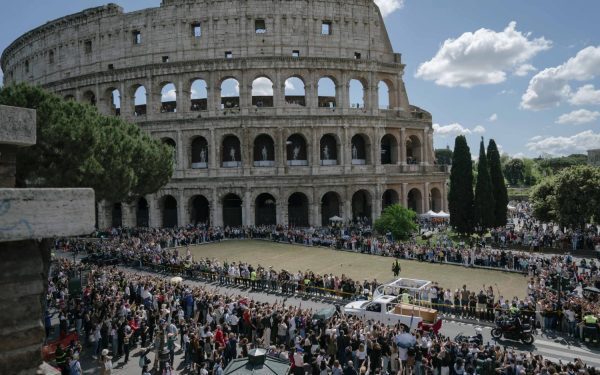 Colosseumul prelungeste tururile nocturne, posibil până în septembrie