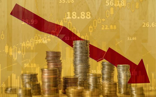 Consilier prezidențial: Recesiunea bate la ușă, economia e în pericol