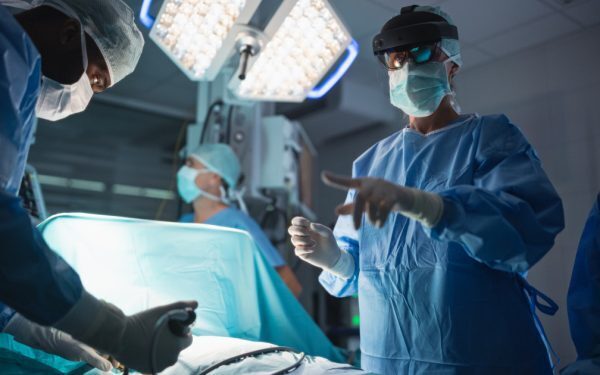 Creier salvat de AI: Premieră mondială în operația ce a redat vederea