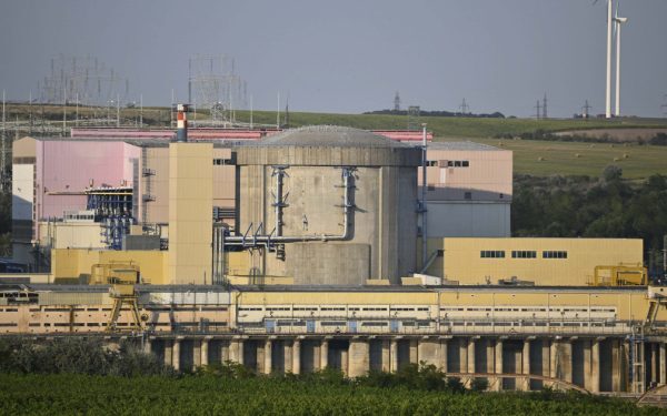 Cernavodă: Prețuri mai mari la energie după oprirea reactoarelor