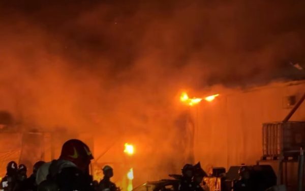 Incendiu în Sectorul 1! RO-ALERT, pompieri masivi la hală