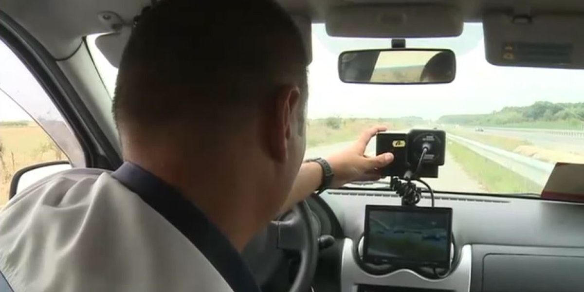 Șofer prins la 172 km/h, ducea tatăl mușcat de câine la spital. Reacția polițiștilor
