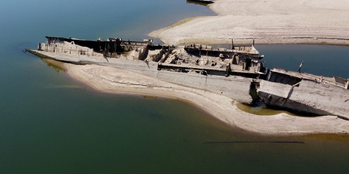 Nave naziste ies din Dunărea secetoasă