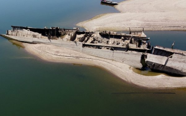 Nave naziste ies din Dunărea secetoasă