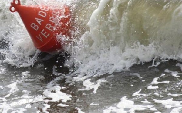 Eforie Nord: A murit înecat, după ce salvamarii îl scoaseră de 3 ori din mare