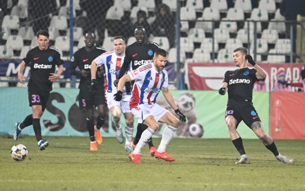 Bani în fotbal: Patronul Bentley, luat la rost de jucători în vestiar