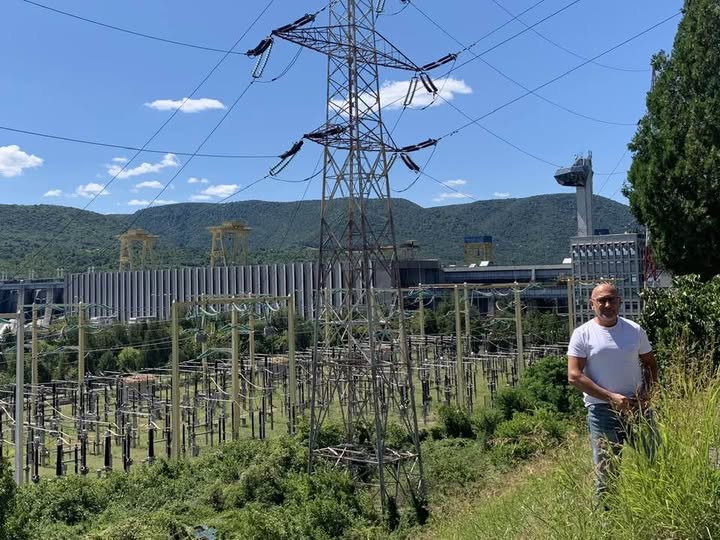 România: Lumină ieftină afară, întuneric scump acasă