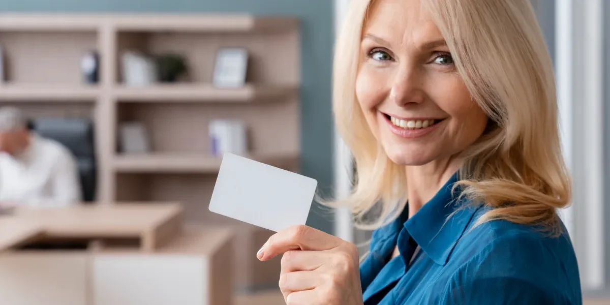 Pensiile pe card: Ce bănci au trimis deja banii