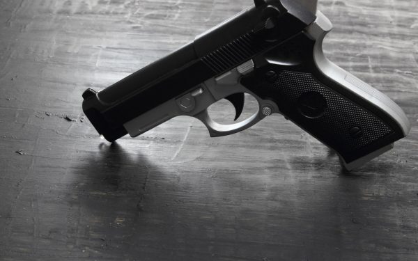 Arme letale din Turcia, prinse în România: trei acuzați în judecată