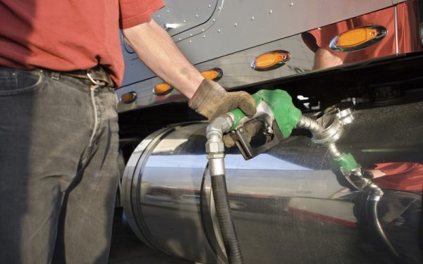 Statul Taie Prețul Motorinei: 20% Reducere Lună August