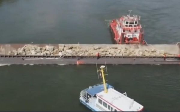 Dunăre: Încă două barje scufundate. Apele Române: Câștigăm timp prețios