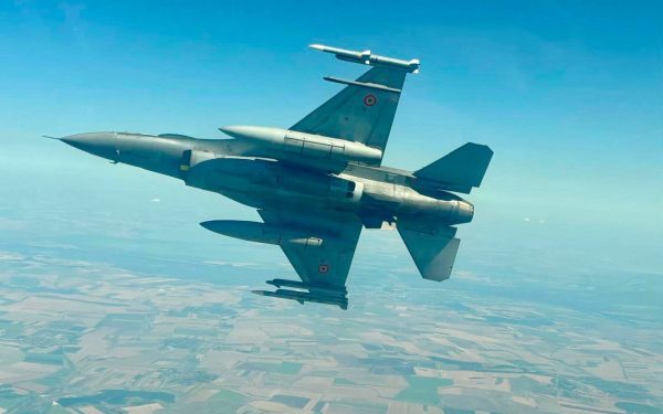 Alertă la graniță: Țintă aeriană în spațiul României, F-16 la datorie