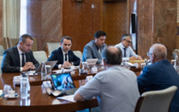 Dunărea secată: Cernavoda, salvată de la a