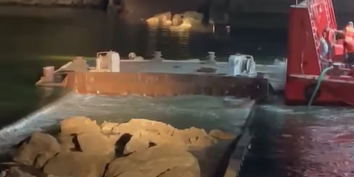 Două barje scufundate în Dunăre, operațiune de 11 ore