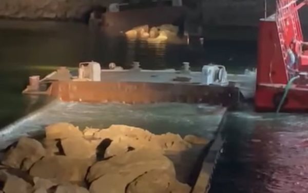 Două barje scufundate în Dunăre, operațiune de 11 ore