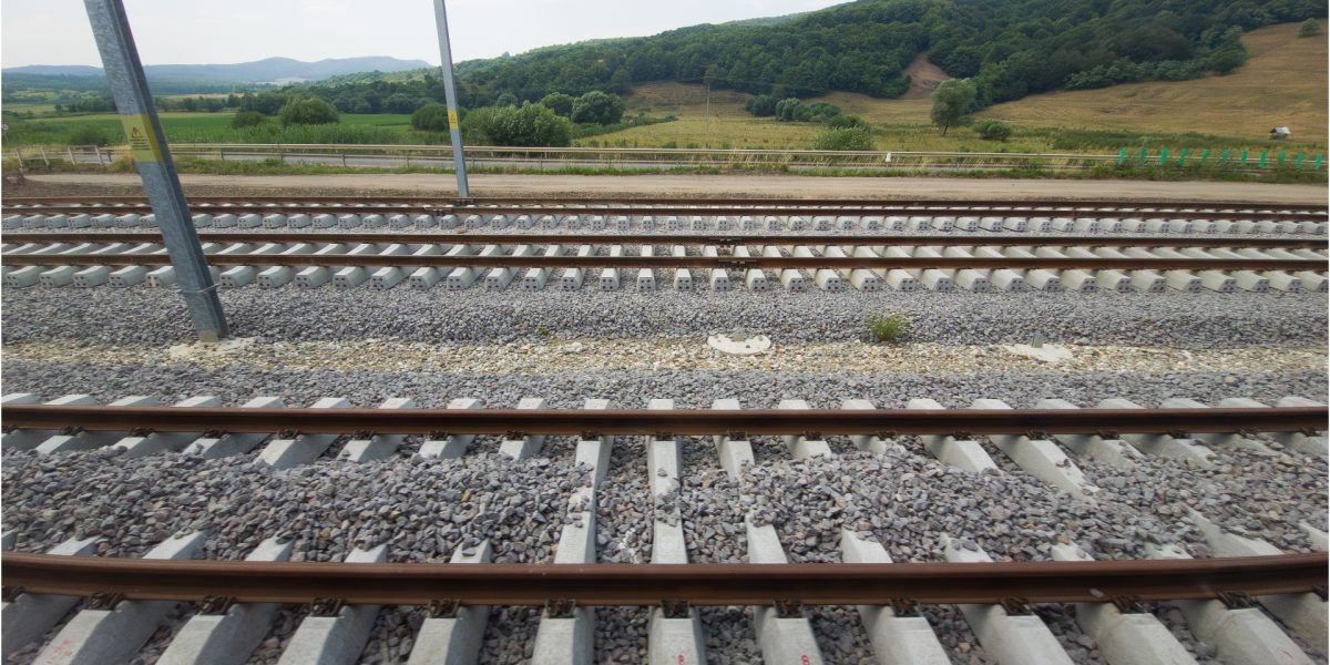 Obstacole pe calea ferată Constanța-Mangalia. CFR, alertă de siguranță