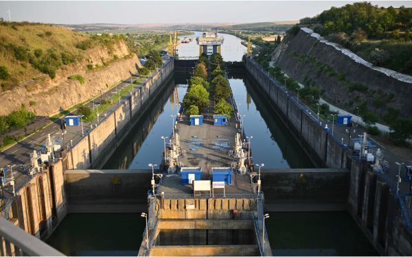 Apă pentru Cernavodă: Dunărea e „la cuțit” | AUDIO