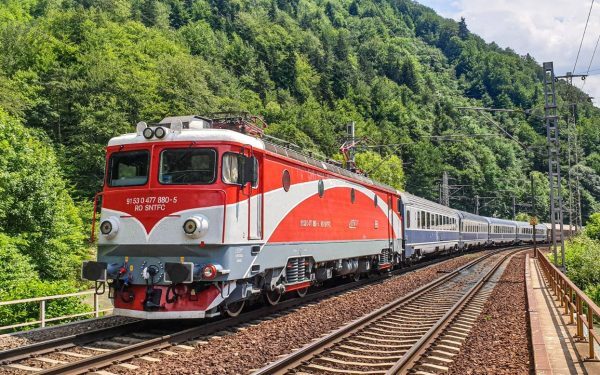 Locomotive diesel pe linia electrificată Cluj-Oradea. Risipă de bani PNRR