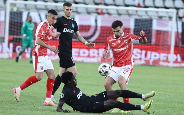 Dinamo-FCSB se mută din București: Nicolescu și Stoica bat palma