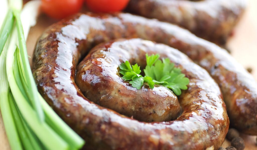 Cârnații din Topor și făina lentă: Calitate românească peste profit