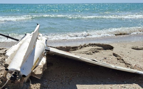 Fragment dronă pe plaja din Olimp; Autoritățile restricționează accesul